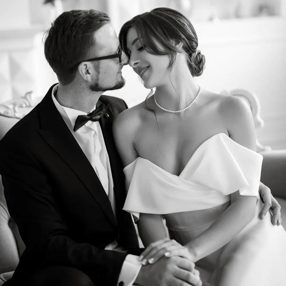 Braut und Bräutigam im eleganten Schwarz Weiß Portrait bei Styled Shooting von modelcouples.network